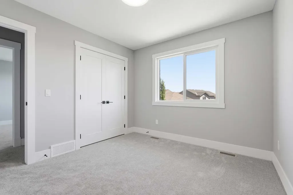 680 Coopers Crescent SW Airdrie AB T4B 5L6