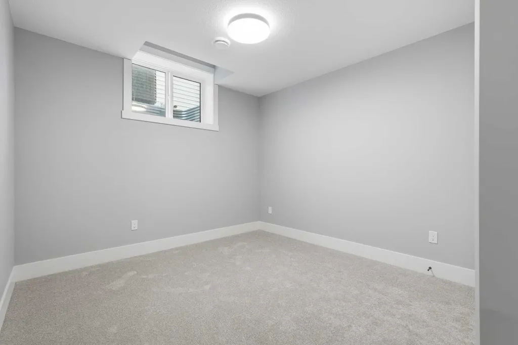 680 Coopers Crescent SW Airdrie AB T4B 5L6