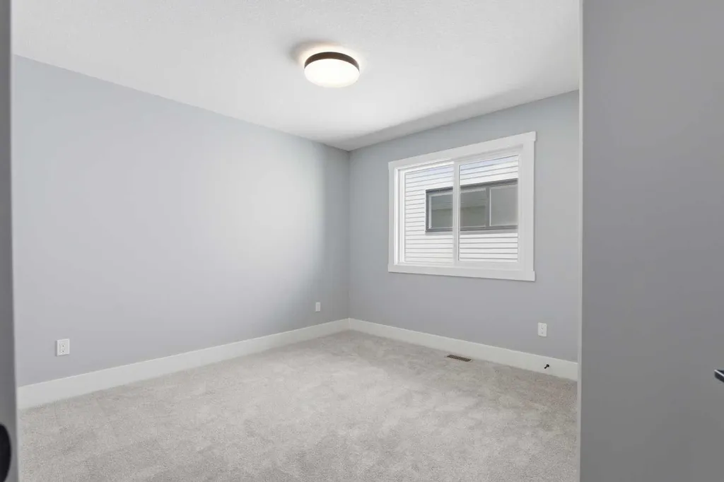 680 Coopers Crescent SW Airdrie AB T4B 5L6