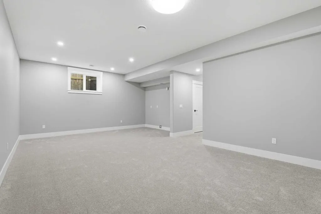 680 Coopers Crescent SW Airdrie AB T4B 5L6