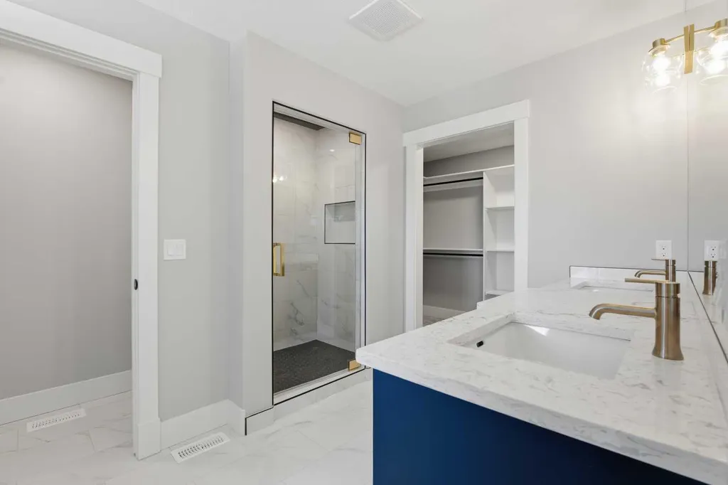 680 Coopers Crescent SW Airdrie AB T4B 5L6