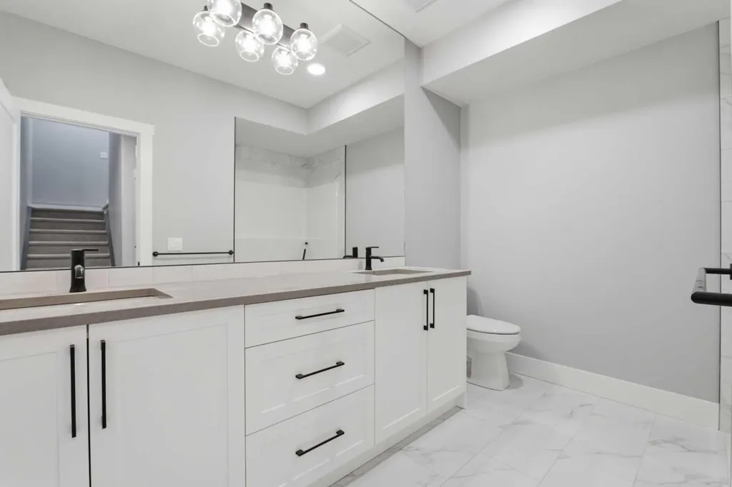 680 Coopers Crescent SW Airdrie AB T4B 5L6
