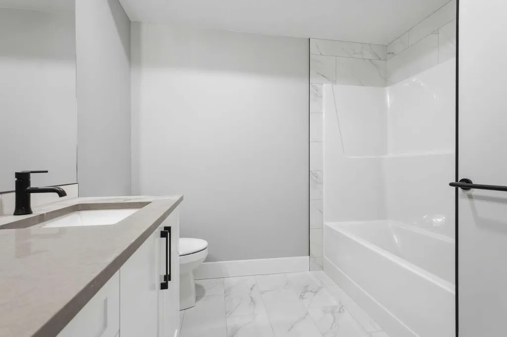 680 Coopers Crescent SW Airdrie AB T4B 5L6