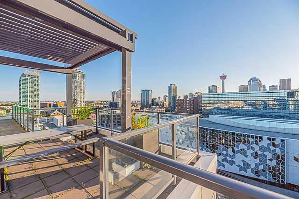 450 8 Avenue SE Calgary AB T2G 1T2