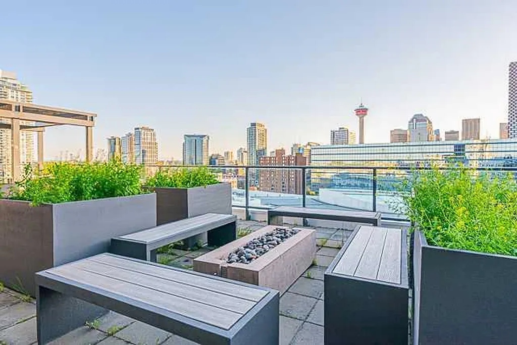 450 8 Avenue SE Calgary AB T2G 1T2