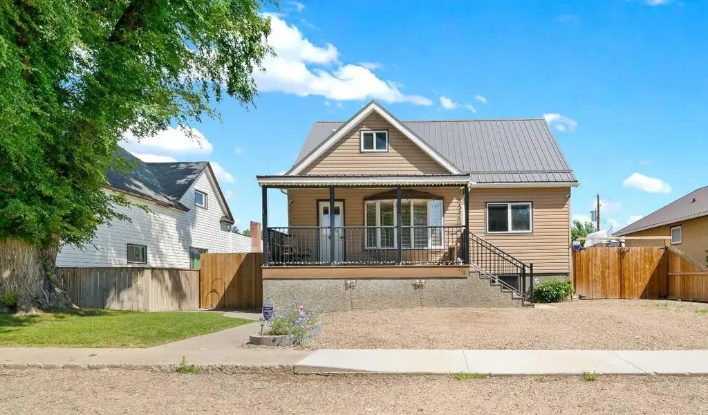 228 2 Avenue E Bow Island AB T0K 0G0