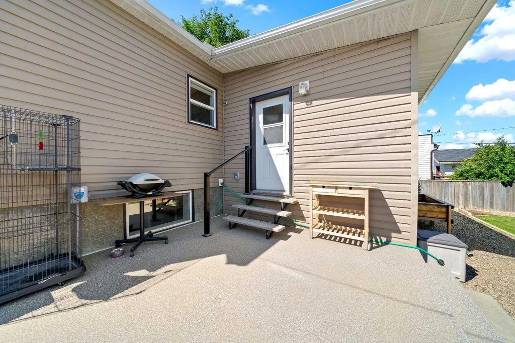 228 2 Avenue E Bow Island AB T0K 0G0