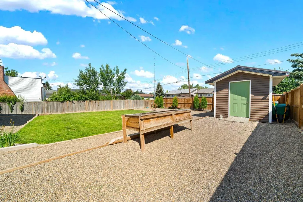 228 2 Avenue E Bow Island AB T0K 0G0