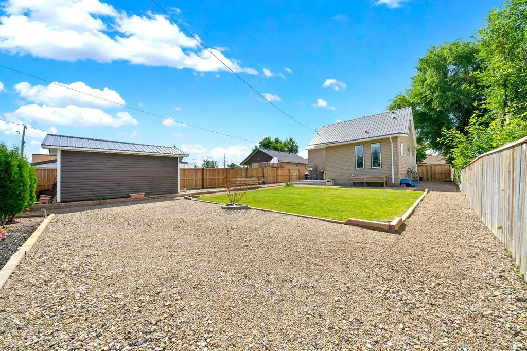 228 2 Avenue E Bow Island AB T0K 0G0