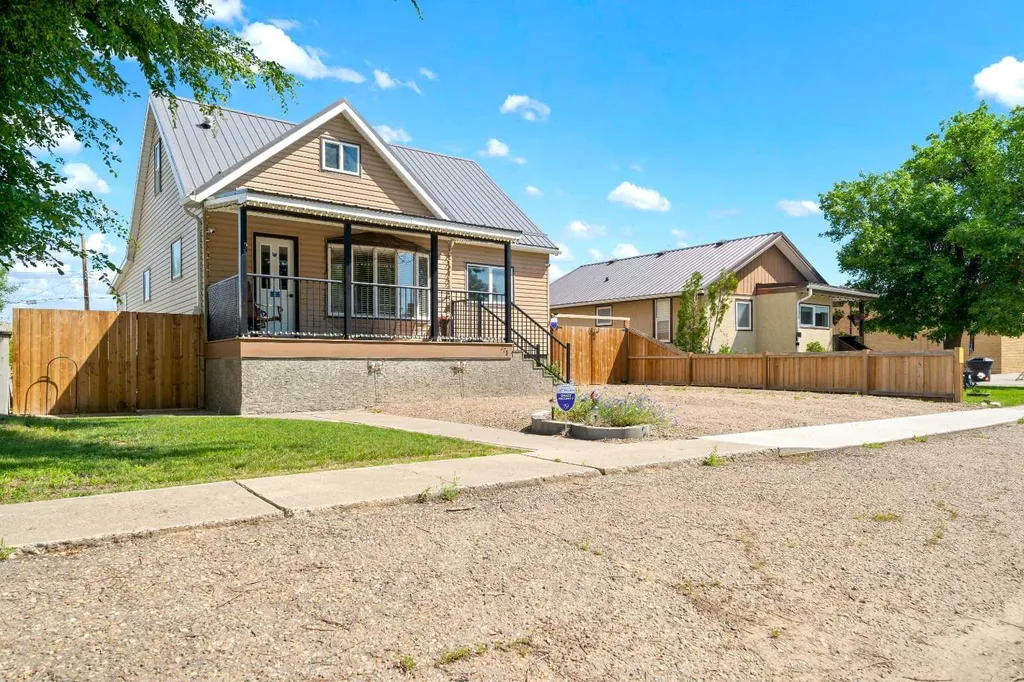 228 2 Avenue E Bow Island AB T0K 0G0