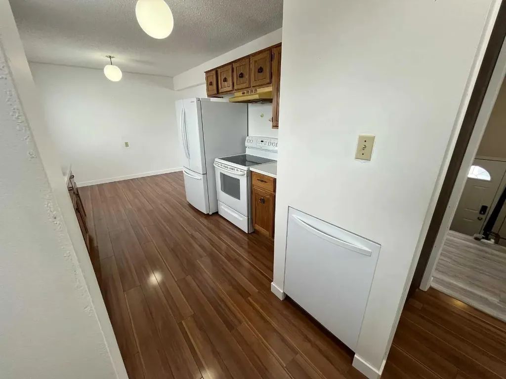 28 Rossdale Street SE Medicine Hat AB T1B 1X4
