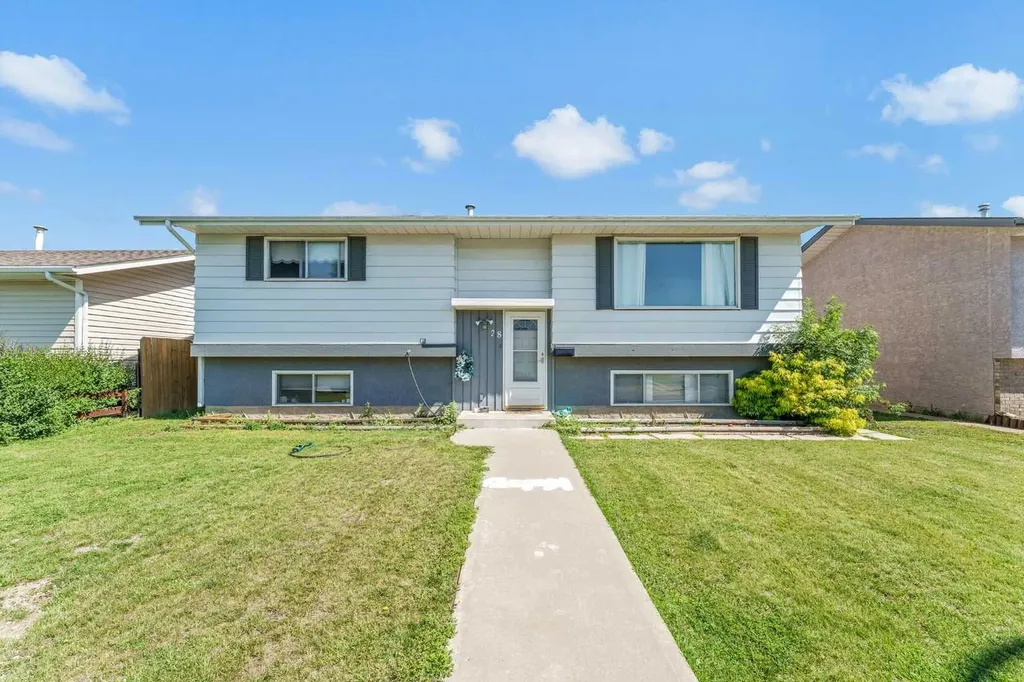 28 Rossdale Street SE Medicine Hat AB T1B 1X4