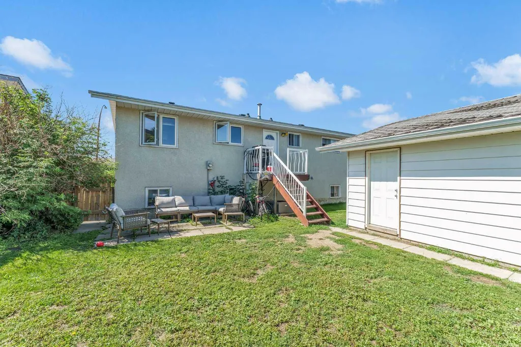 28 Rossdale Street SE Medicine Hat AB T1B 1X4