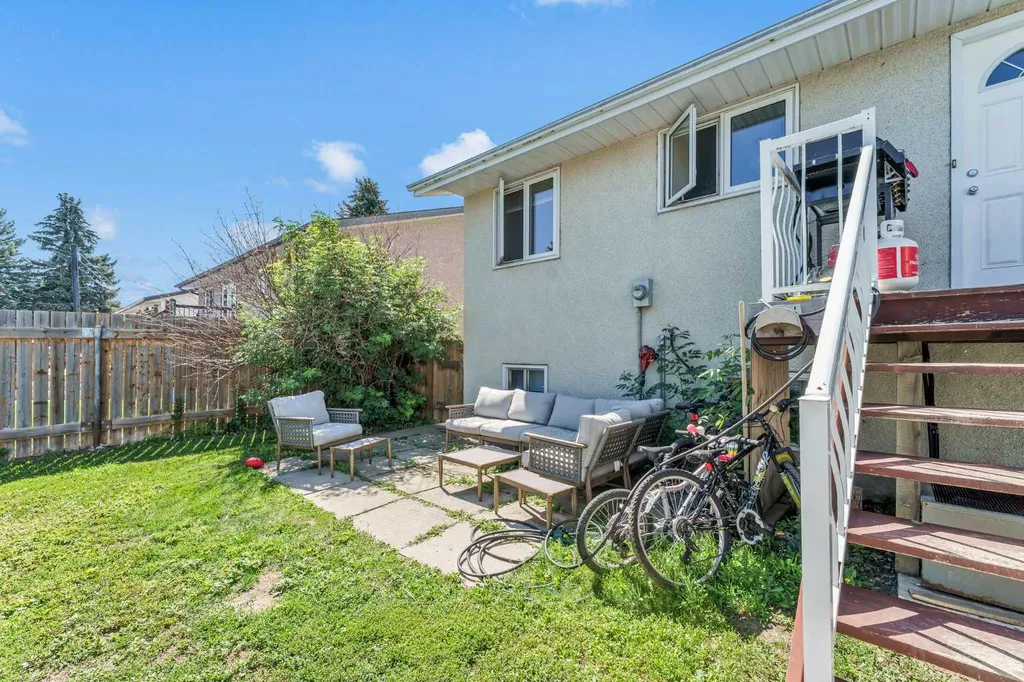 28 Rossdale Street SE Medicine Hat AB T1B 1X4