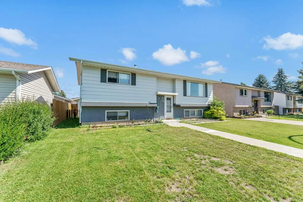 28 Rossdale Street SE Medicine Hat AB T1B 1X4
