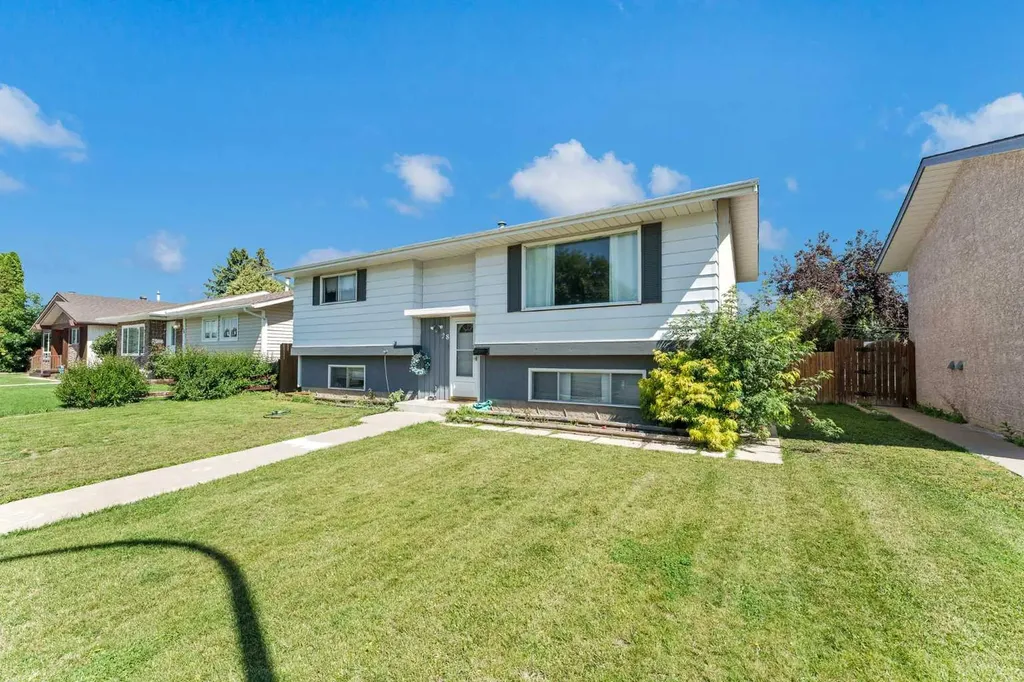 28 Rossdale Street SE Medicine Hat AB T1B 1X4