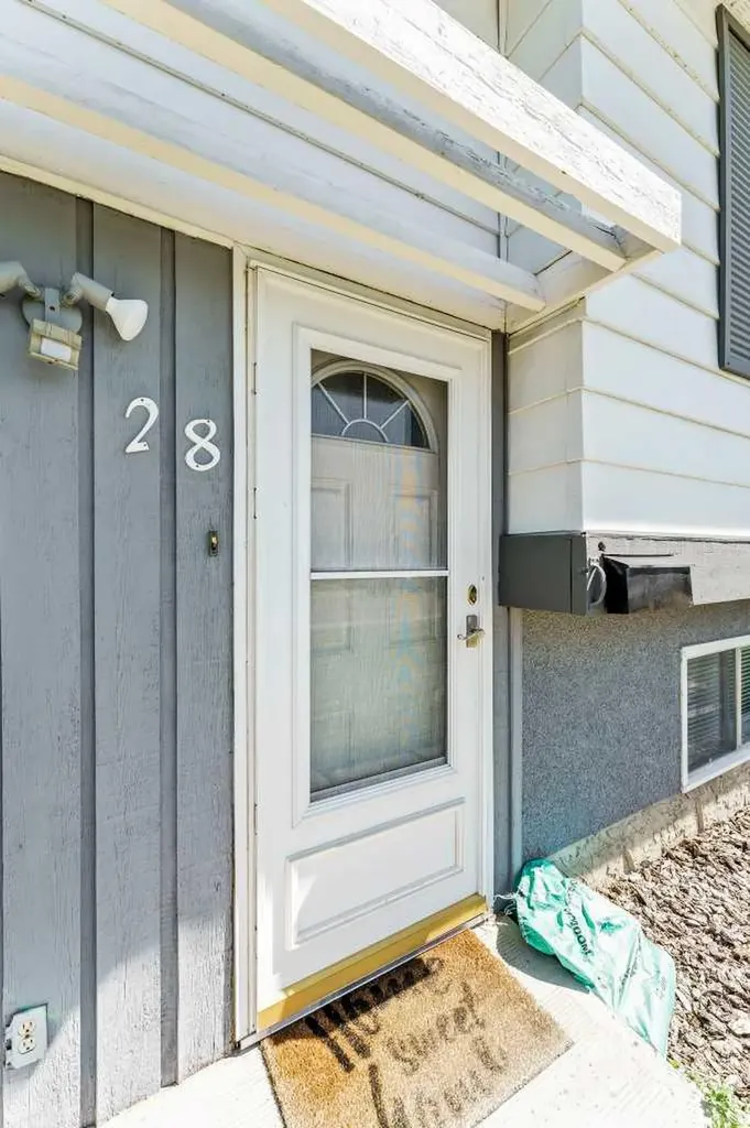 28 Rossdale Street SE Medicine Hat AB T1B 1X4