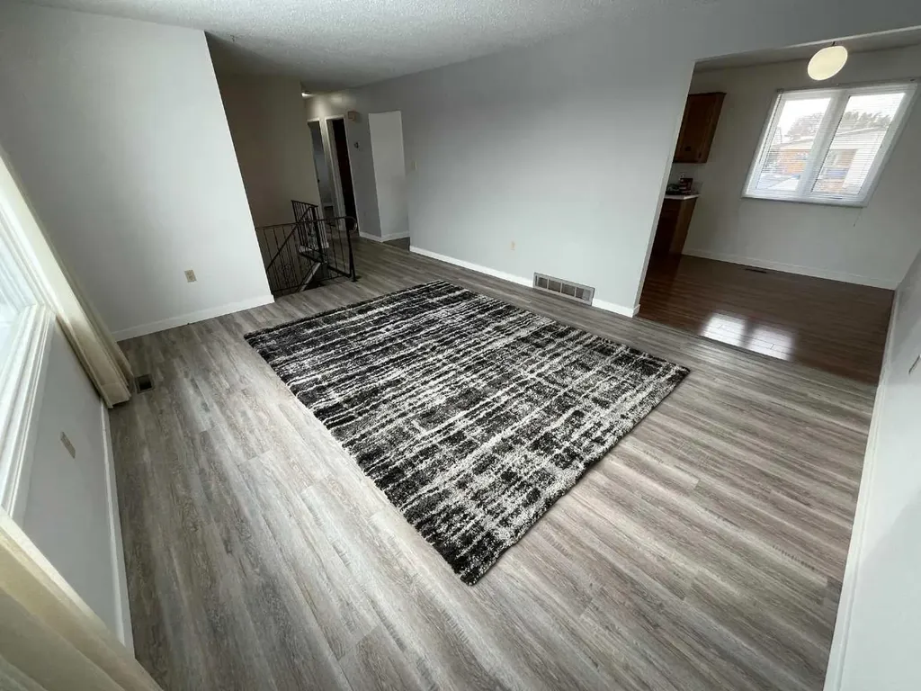 28 Rossdale Street SE Medicine Hat AB T1B 1X4