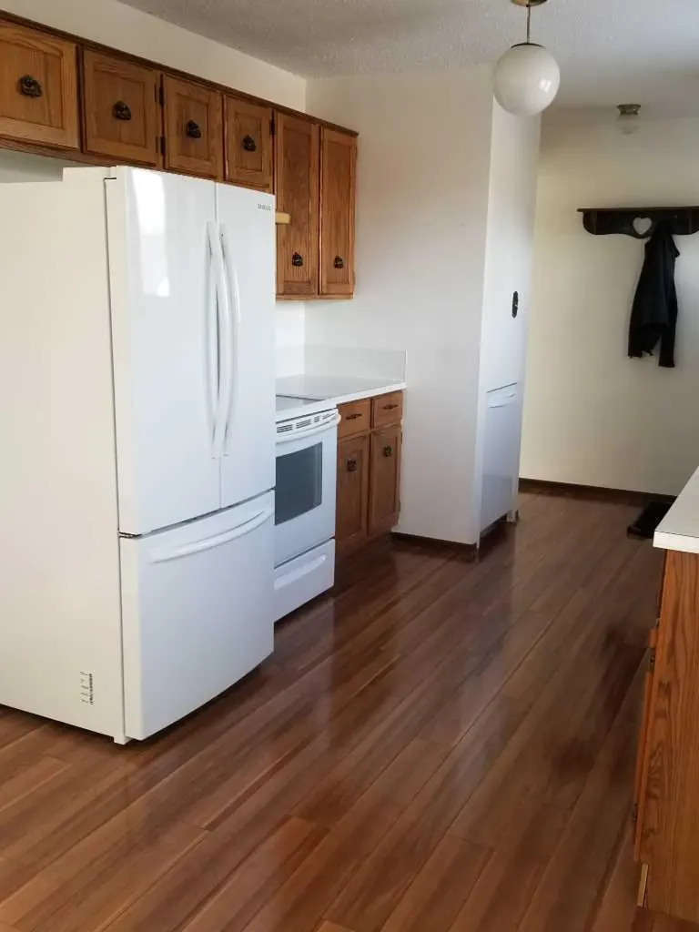 28 Rossdale Street SE Medicine Hat AB T1B 1X4