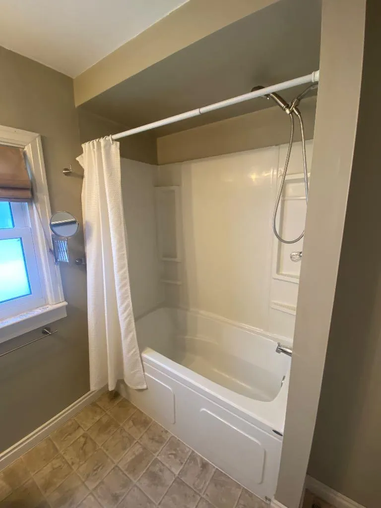 1241 6 Avenue S Lethbridge AB T1J 1A3