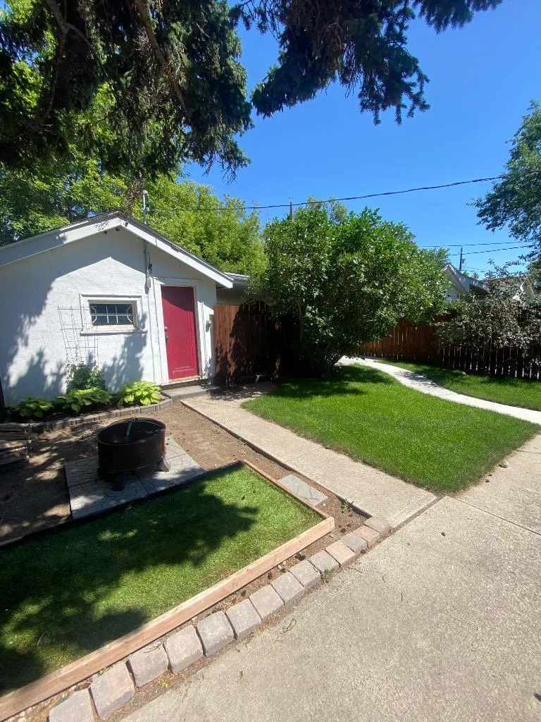 1241 6 Avenue S Lethbridge AB T1J 1A3