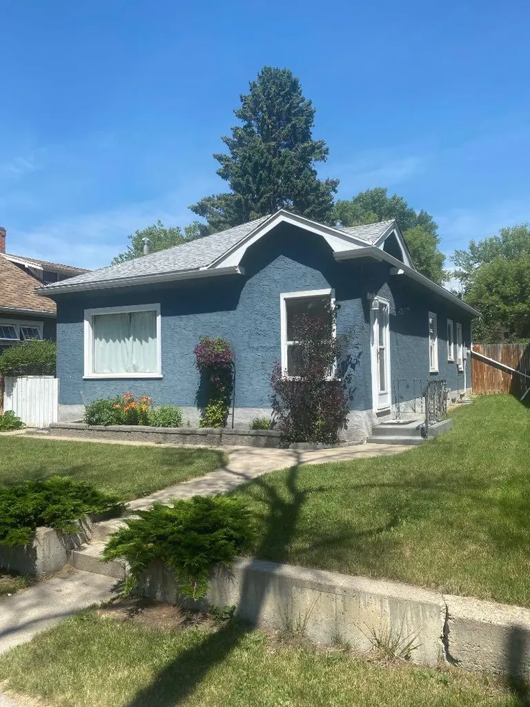 1241 6 Avenue S Lethbridge AB T1J 1A3