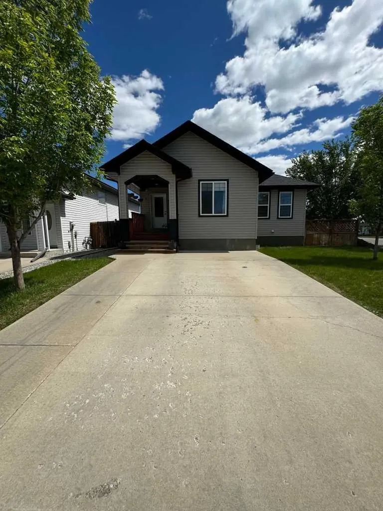 3 Aberdeen Road W Lethbridge AB T1J 4Y5