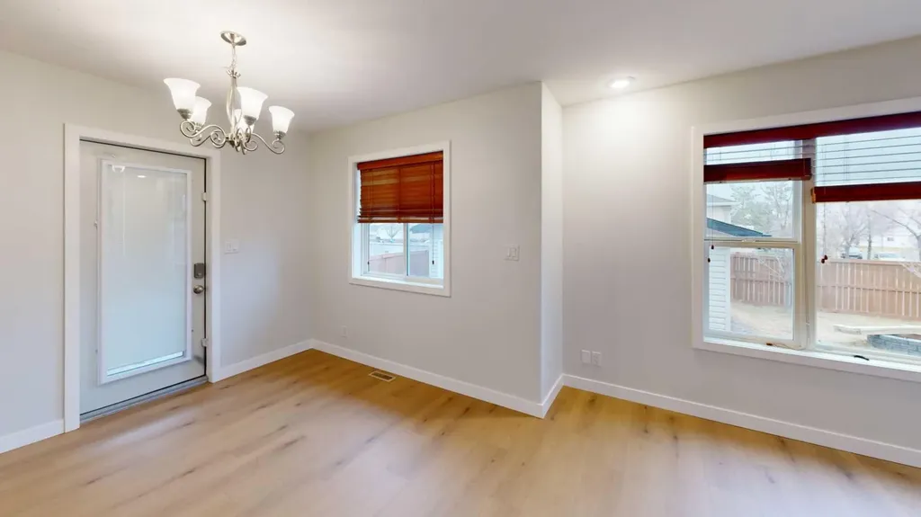 3 Aberdeen Road W Lethbridge AB T1J 4Y5
