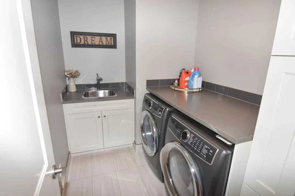 800 East Lakeview Road Chestermere AB T1X 1R2