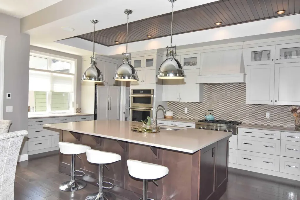 800 East Lakeview Road Chestermere AB T1X 1R2
