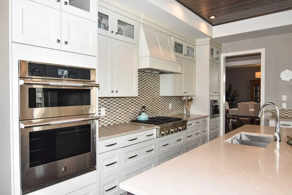 800 East Lakeview Road Chestermere AB T1X 1R2