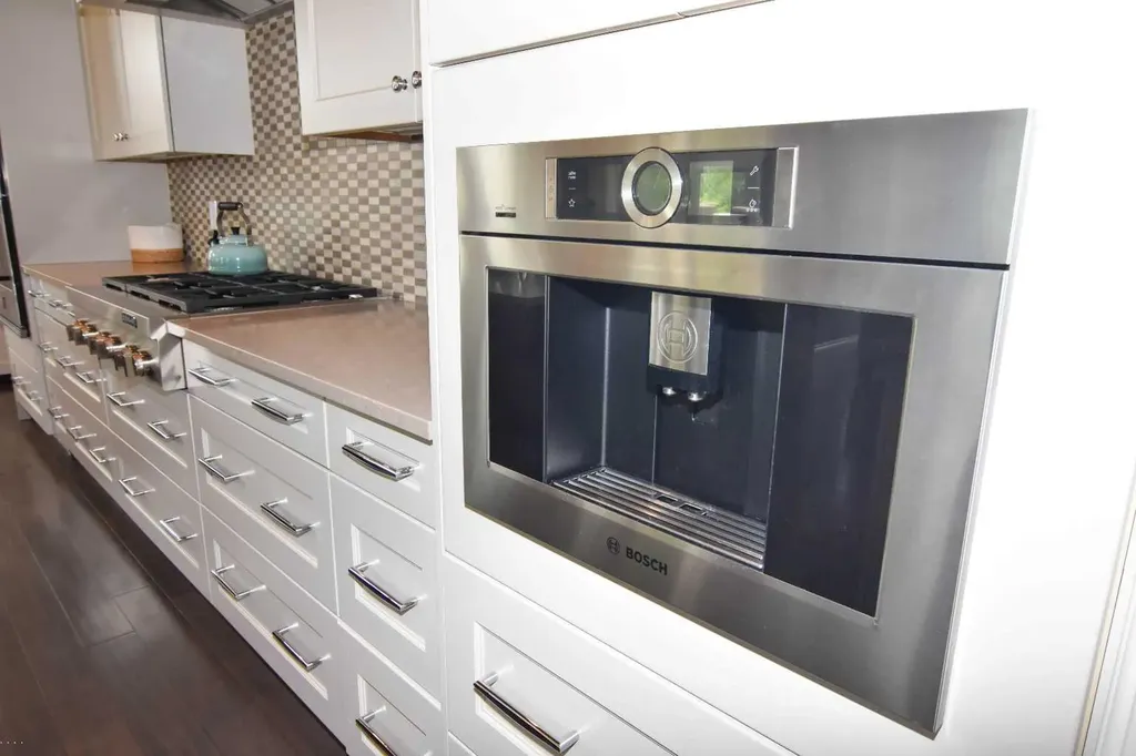 800 East Lakeview Road Chestermere AB T1X 1R2