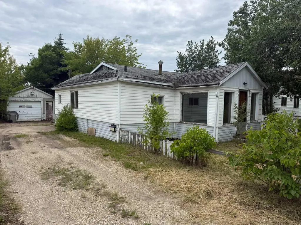 9309 105 Avenue Grande Prairie AB T8V 1G3