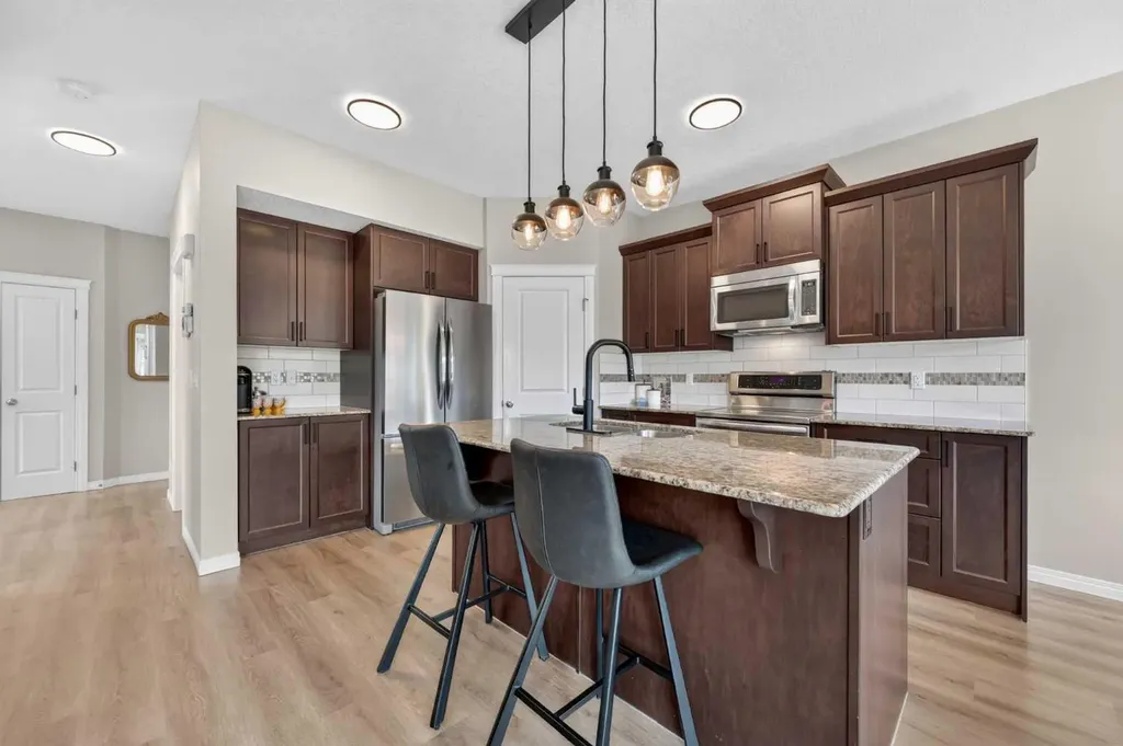 125 Sherwood Gate NW Calgary AB T3R 0N9