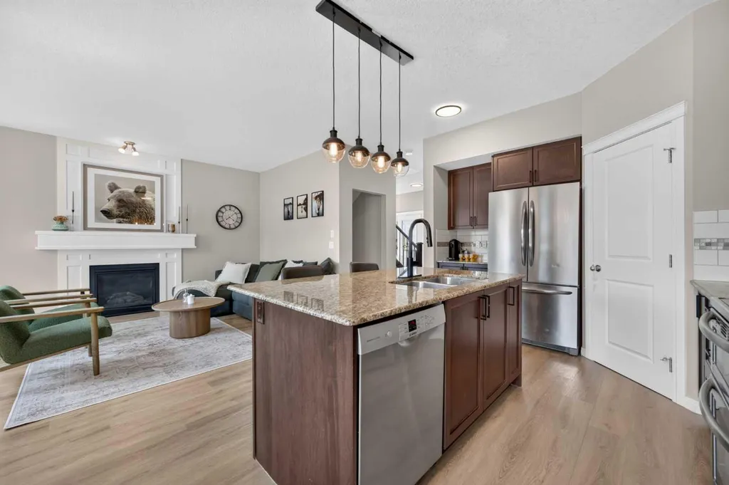 125 Sherwood Gate NW Calgary AB T3R 0N9