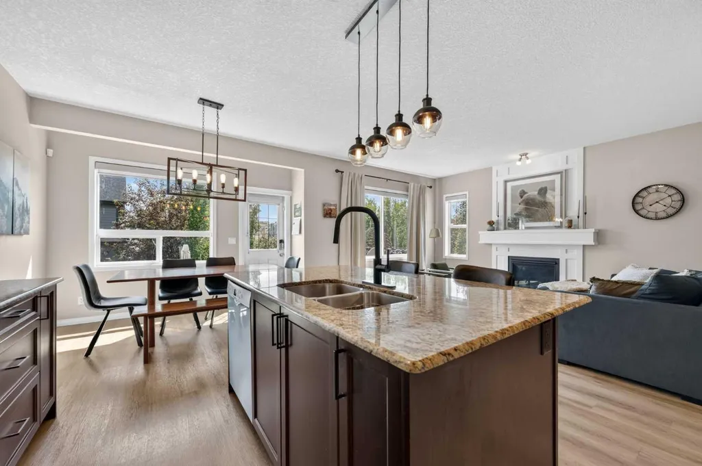 125 Sherwood Gate NW Calgary AB T3R 0N9