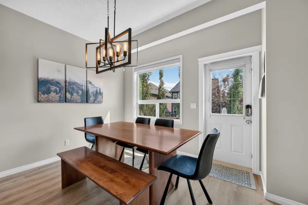 125 Sherwood Gate NW Calgary AB T3R 0N9