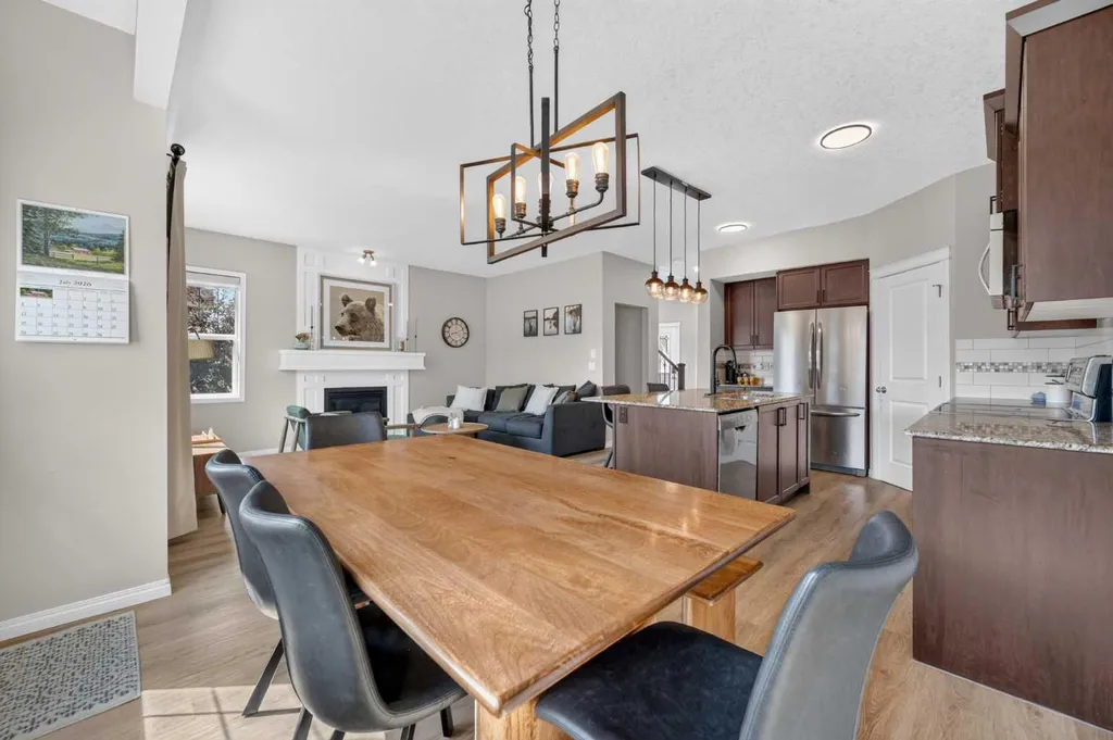 125 Sherwood Gate NW Calgary AB T3R 0N9