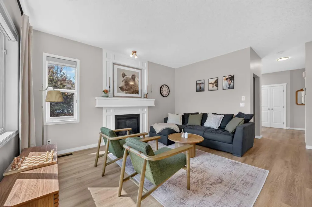 125 Sherwood Gate NW Calgary AB T3R 0N9