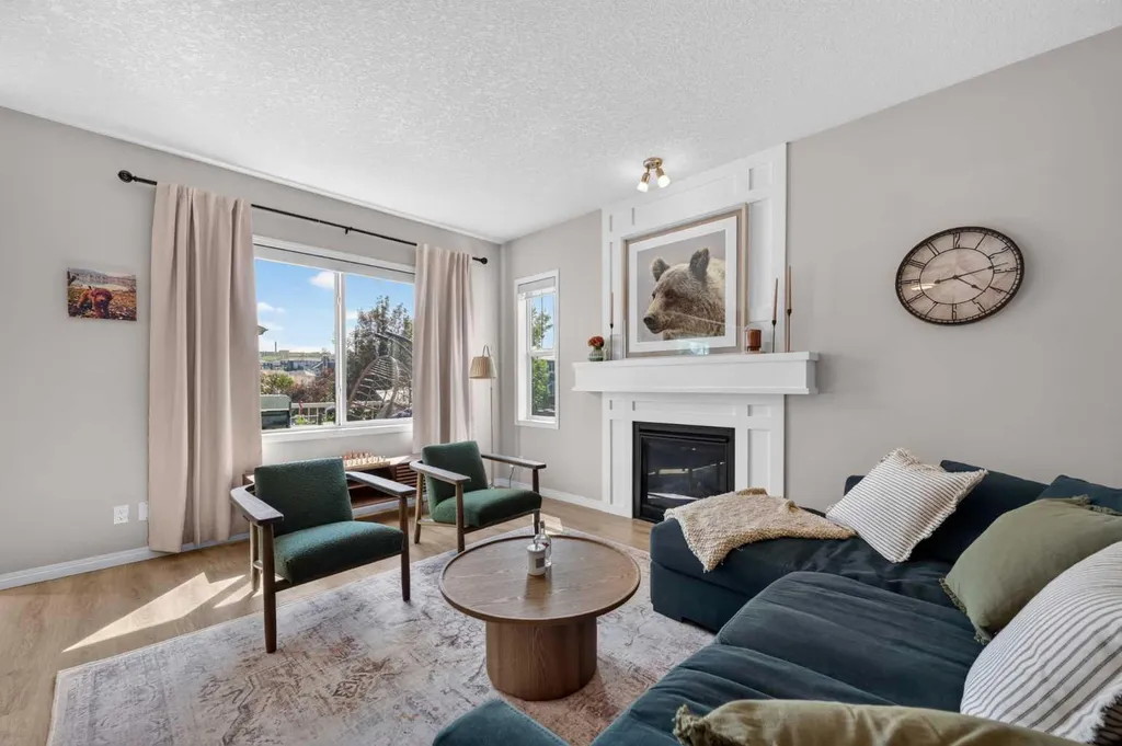 125 Sherwood Gate NW Calgary AB T3R 0N9