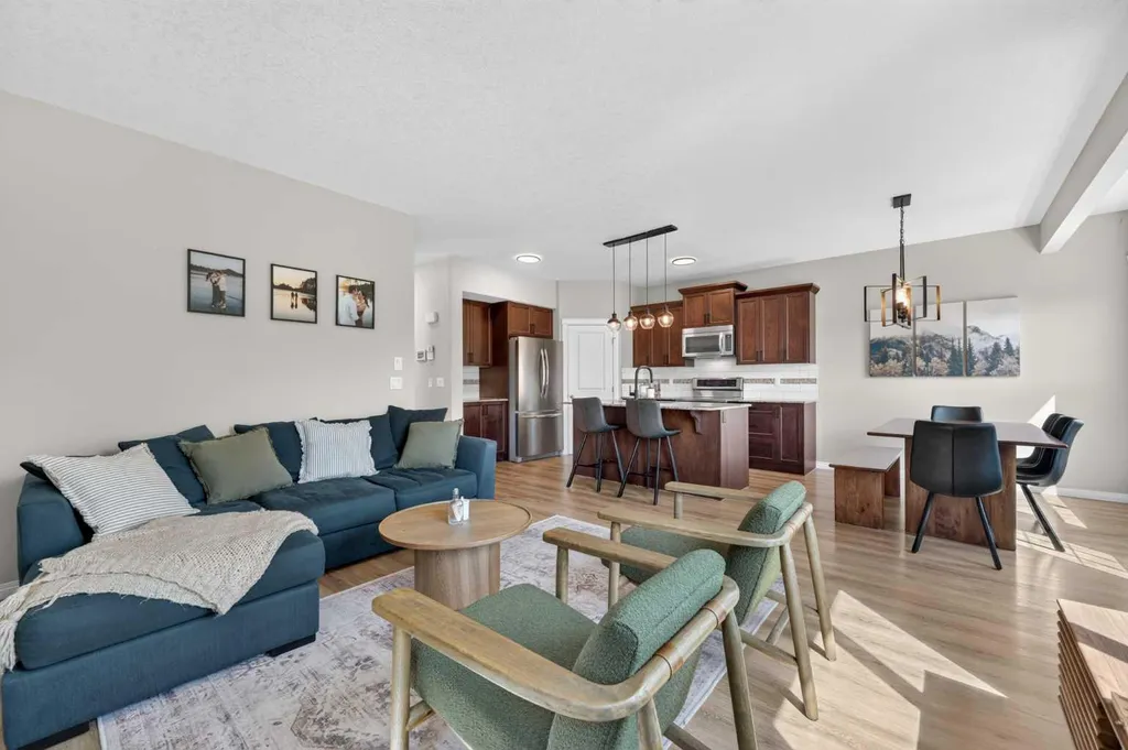 125 Sherwood Gate NW Calgary AB T3R 0N9