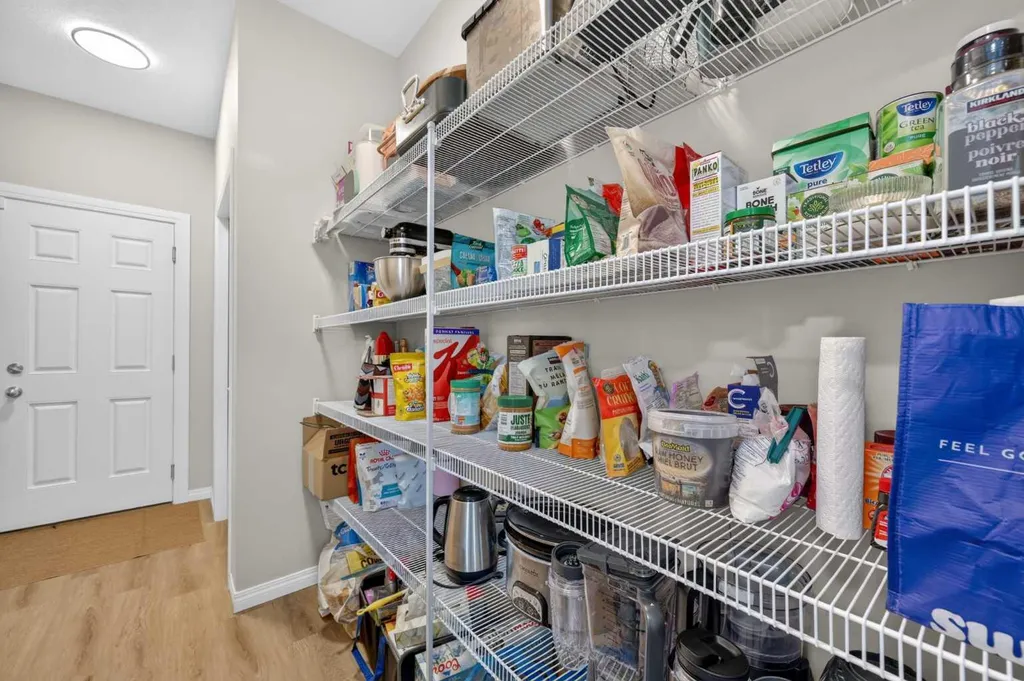125 Sherwood Gate NW Calgary AB T3R 0N9