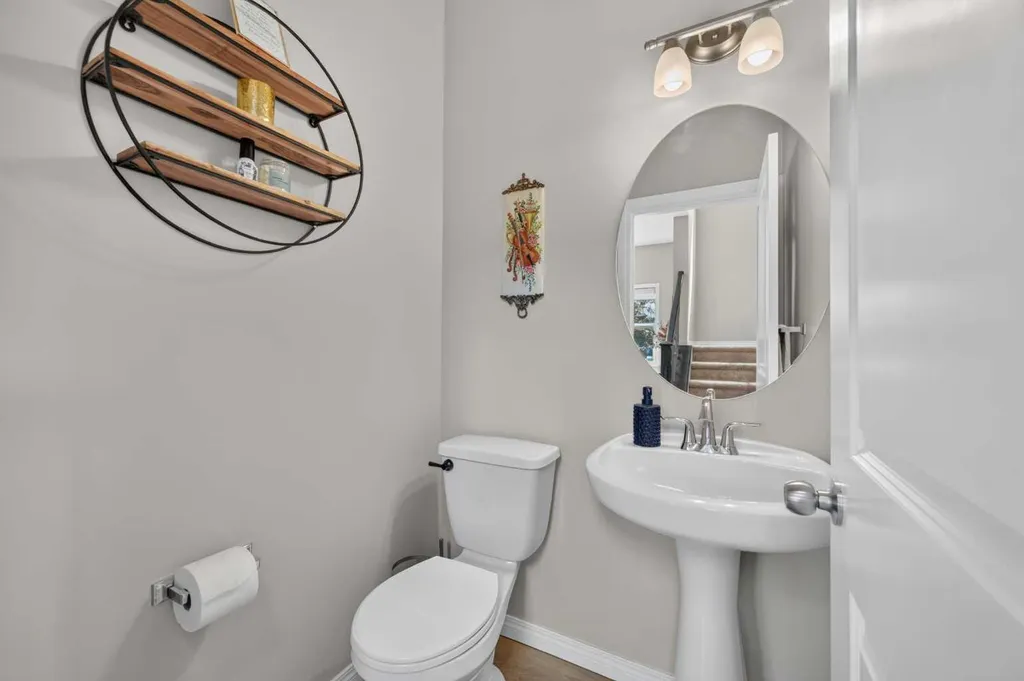 125 Sherwood Gate NW Calgary AB T3R 0N9