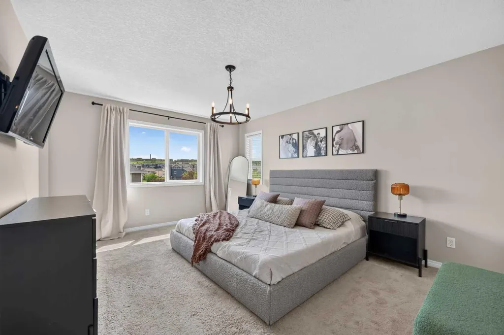 125 Sherwood Gate NW Calgary AB T3R 0N9