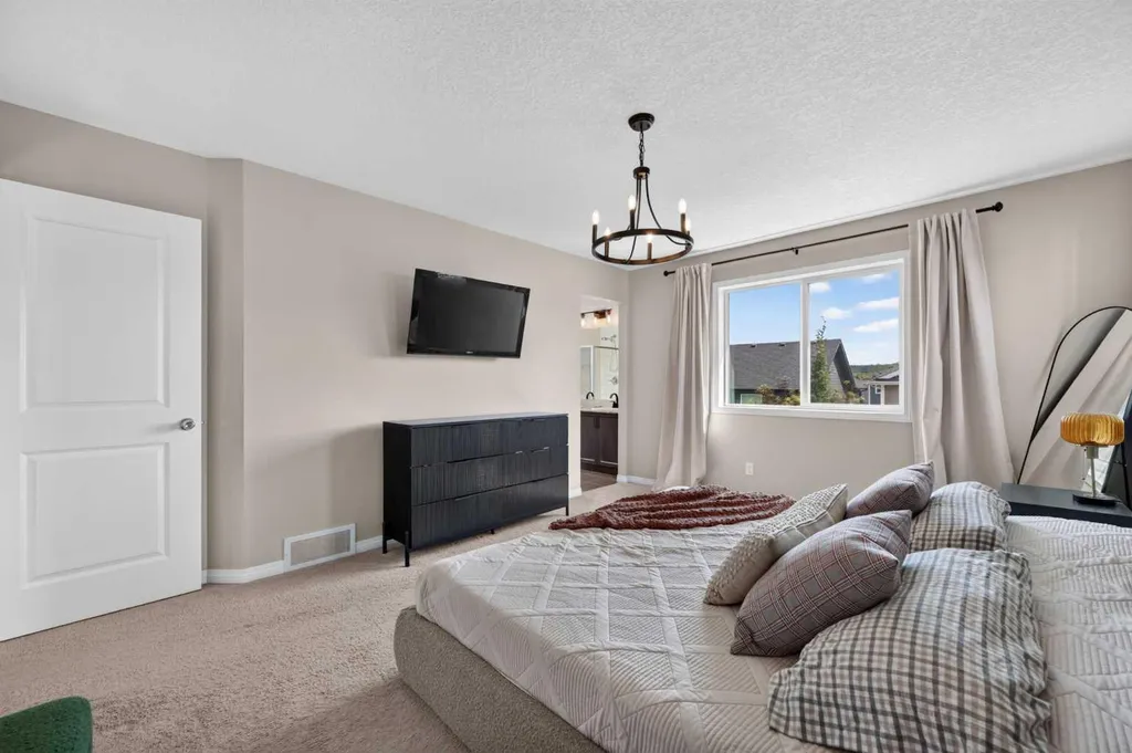 125 Sherwood Gate NW Calgary AB T3R 0N9