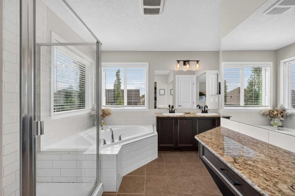125 Sherwood Gate NW Calgary AB T3R 0N9