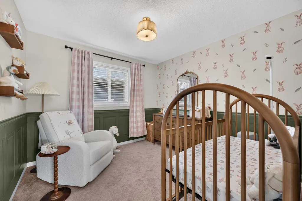 125 Sherwood Gate NW Calgary AB T3R 0N9