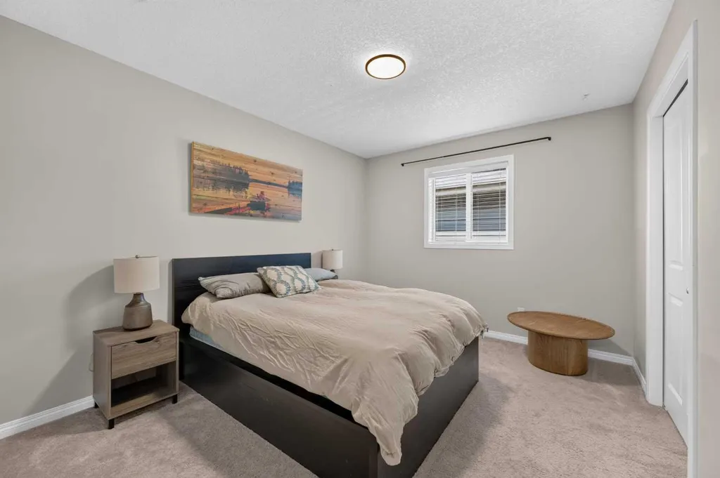 125 Sherwood Gate NW Calgary AB T3R 0N9