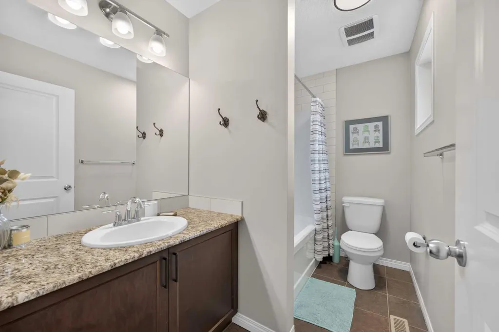 125 Sherwood Gate NW Calgary AB T3R 0N9
