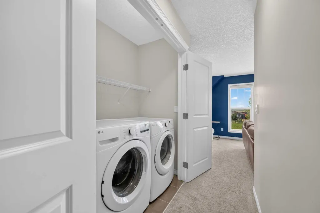 125 Sherwood Gate NW Calgary AB T3R 0N9